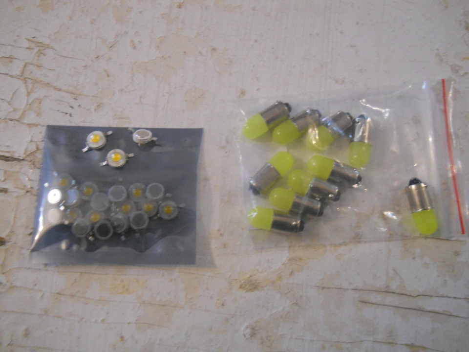 Светодиоды в подсветку приборов, сигнальные лампы и освещение салона ...