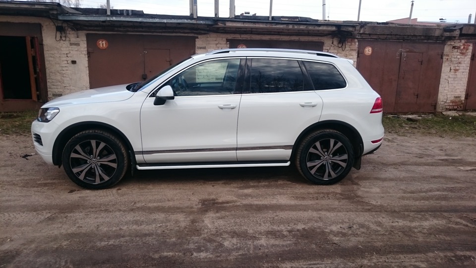 Диски 2013 года. Volkswagen Touareg 2013 диски. Touareg 2g колеса. Фольксваген Туарег 20 года. Туарег НФ на 18 дисках.