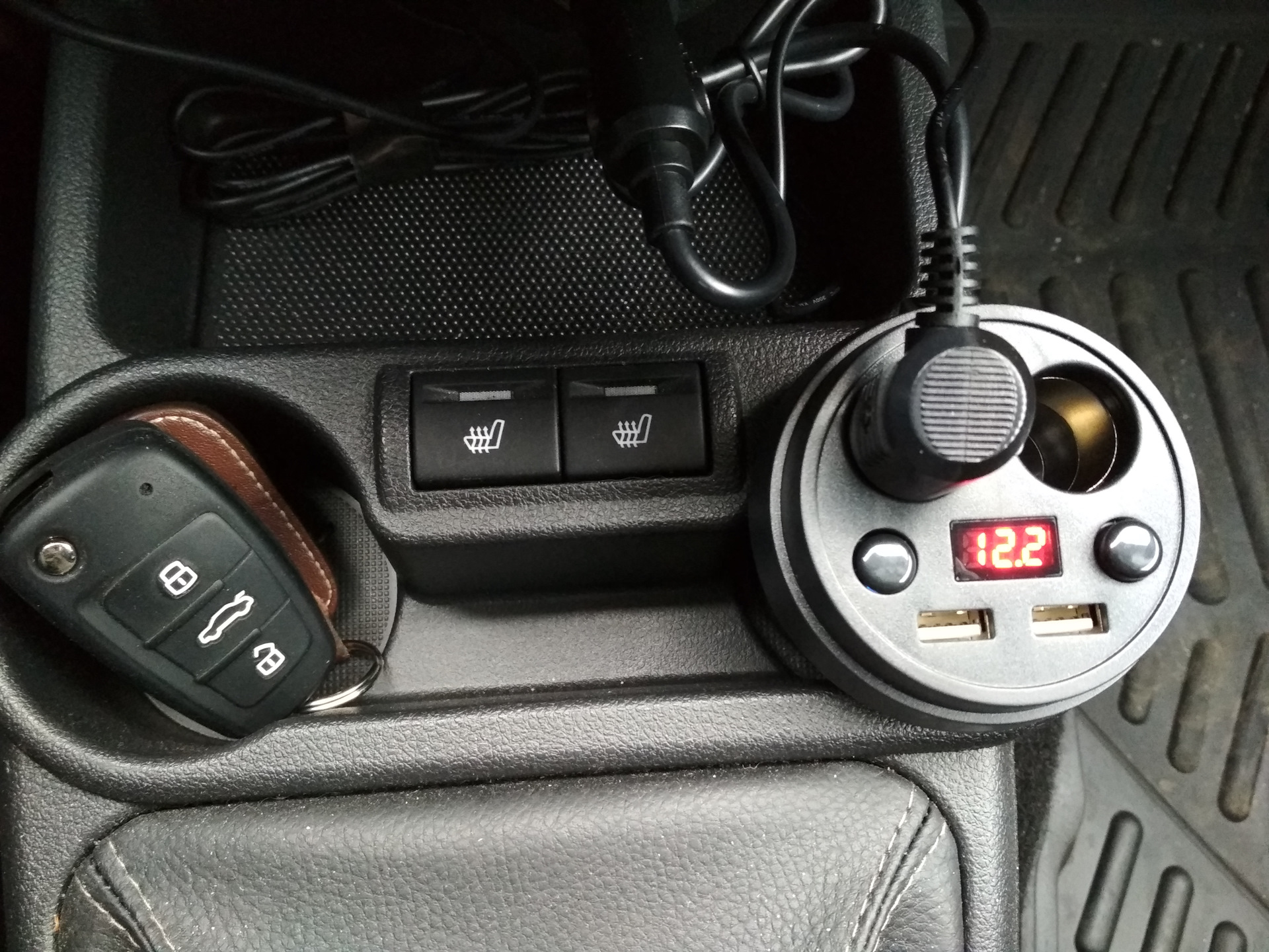Проверка зарядки аккумулятора на автомобиле через прикуриватель