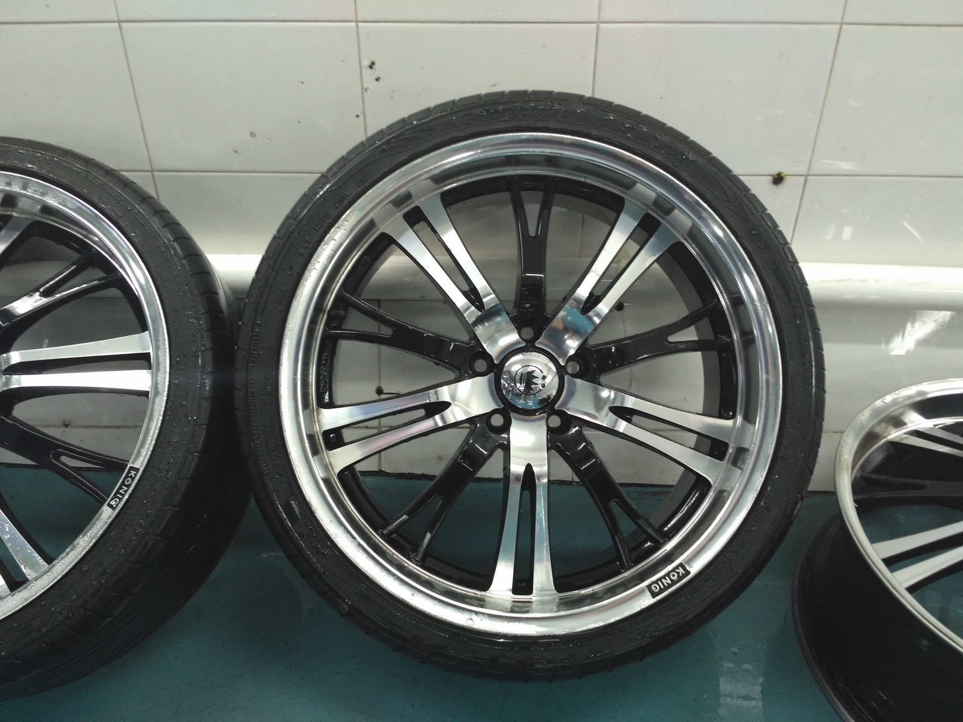 Диски 4 класс. Диски Konig r20. Диски Konig r18. Диски Konig r20 5x114.3. Диски r17 Konig Bump.