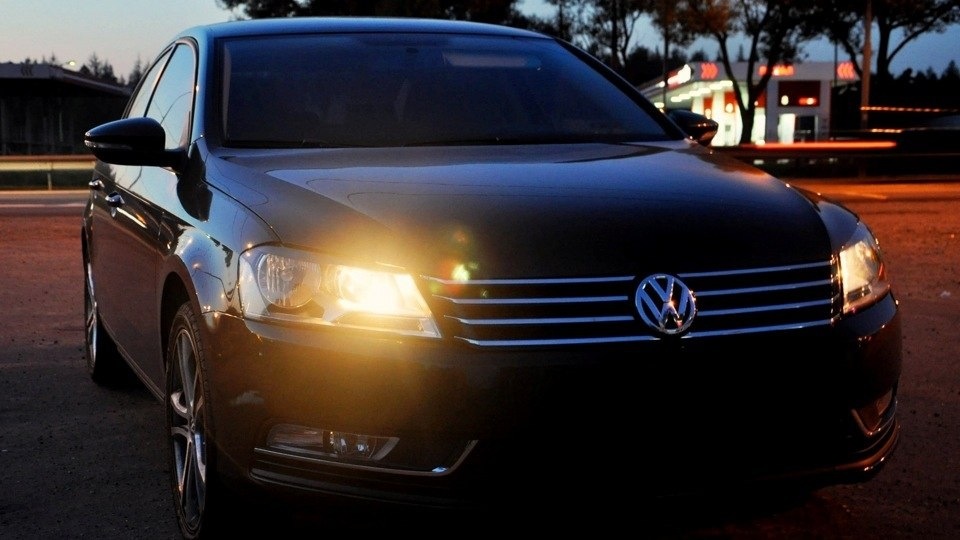 Volkswagen Passat Night