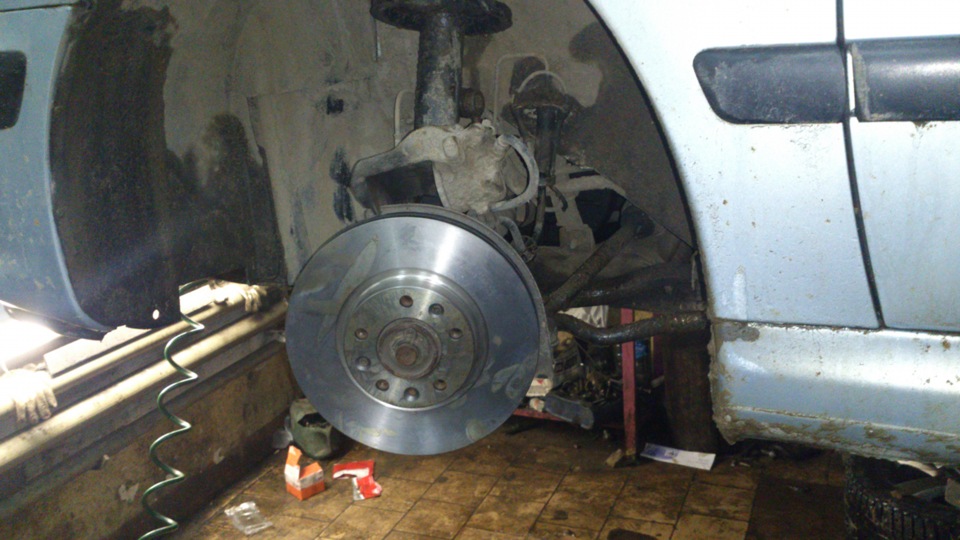 Очередное ТО, замена передних тормозных дисков и колодок, плюс полная ...