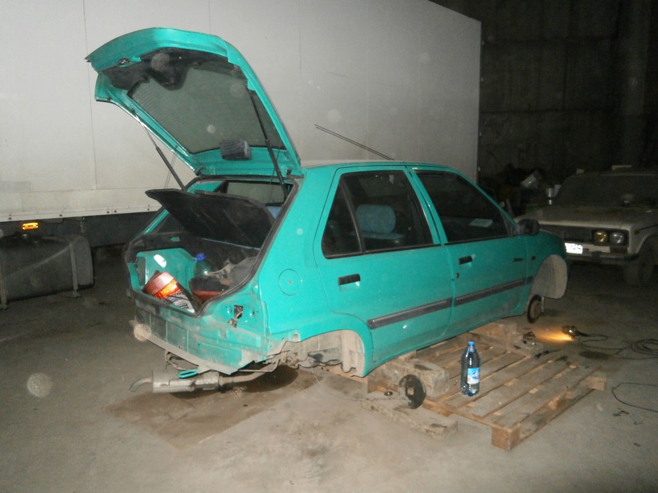 Как я заднюю балку победил — Peugeot 106, 1,1 л, 1997 года | своими ...