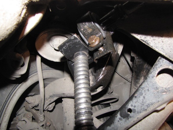 Замена резиновых втулок заднего стабилизатора. — Audi A4 Avant (B7), 2 ...