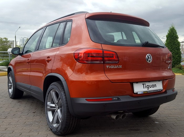 VW Tiguan Orange