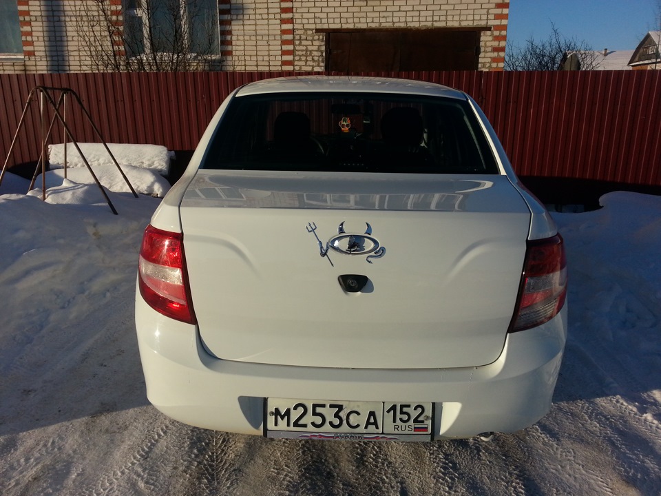 шильдик — Lada Гранта (1G), 1,6 л, 2013 года | аксессуары | DRIVE2
