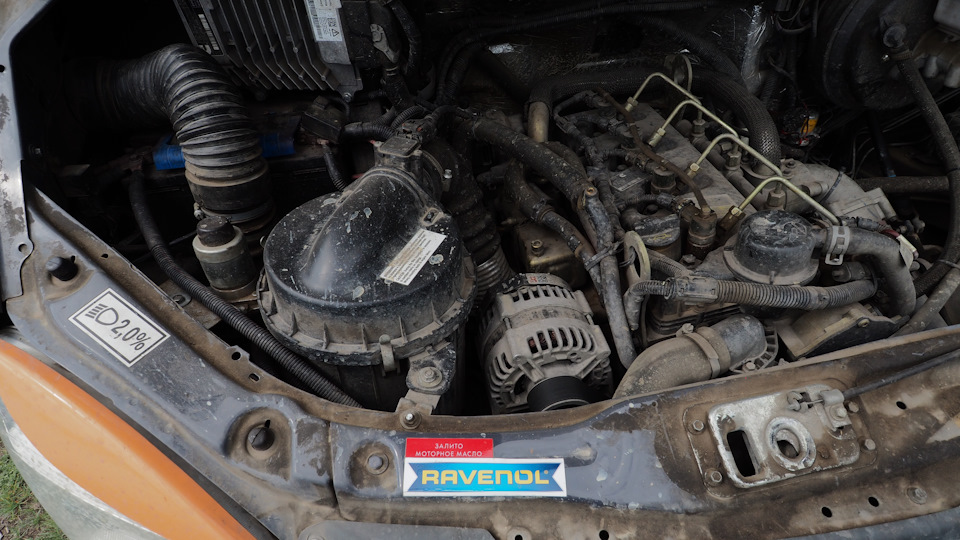 ТО делаем в 1,5 раза чаще, чем положено по регламенту, льём качественное масло, чутко слушаем все незнакомые скрипы и хрусты и на это Соболь отвечает нам взаимностью — таскает нас через все горы и болота, открывает перед нами новые горизонты и великолепные пейзажи. — ГАЗ Соболь