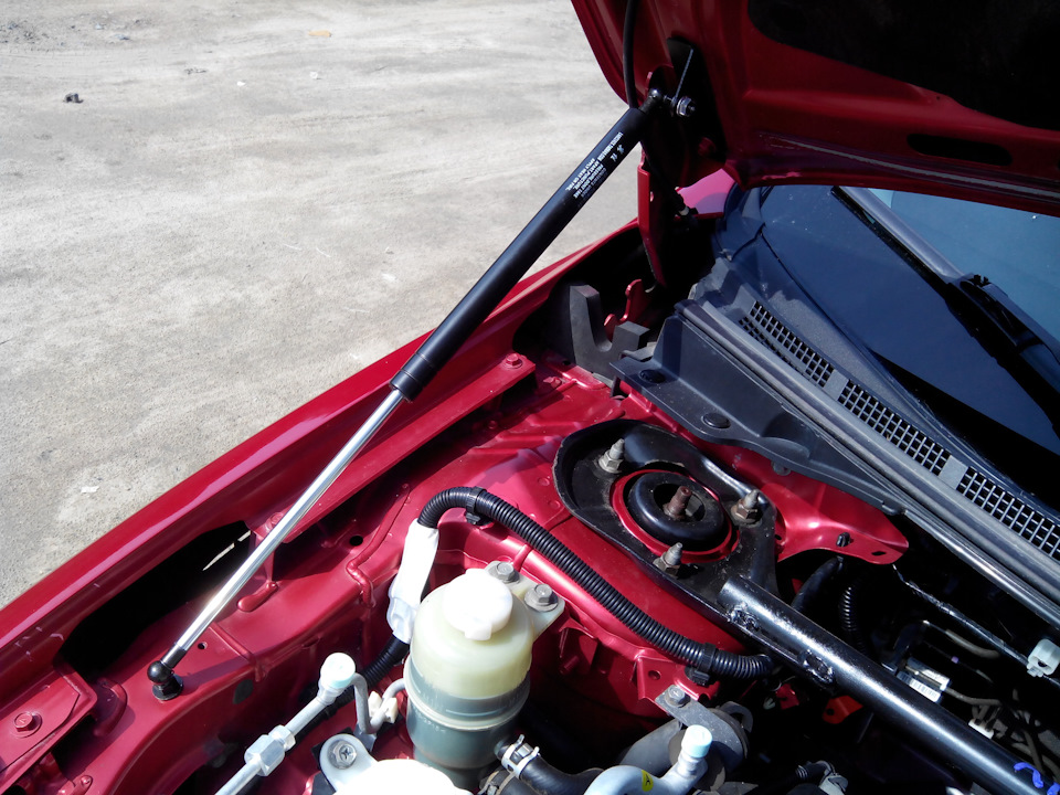 Гидравлические упоры капота — Mitsubishi Lancer X, 2 л, 2007 года ...