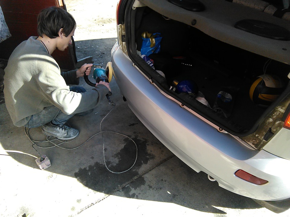 25. Полировка заднего бампера — Lada Калина Хэтчбек (1G), 1,6 л, 2007 ...