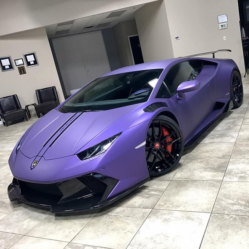 Lamborghini Huracan пурпурный