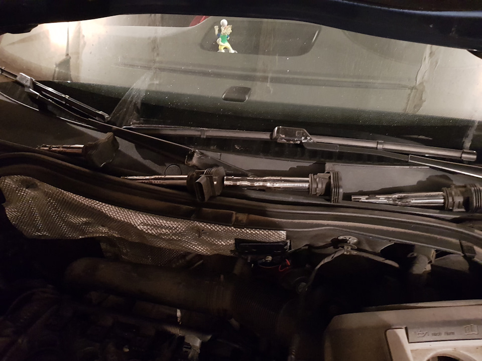 Замена свечей — Volkswagen Tiguan (1G), 2 л, 2010 года | плановое ТО ...