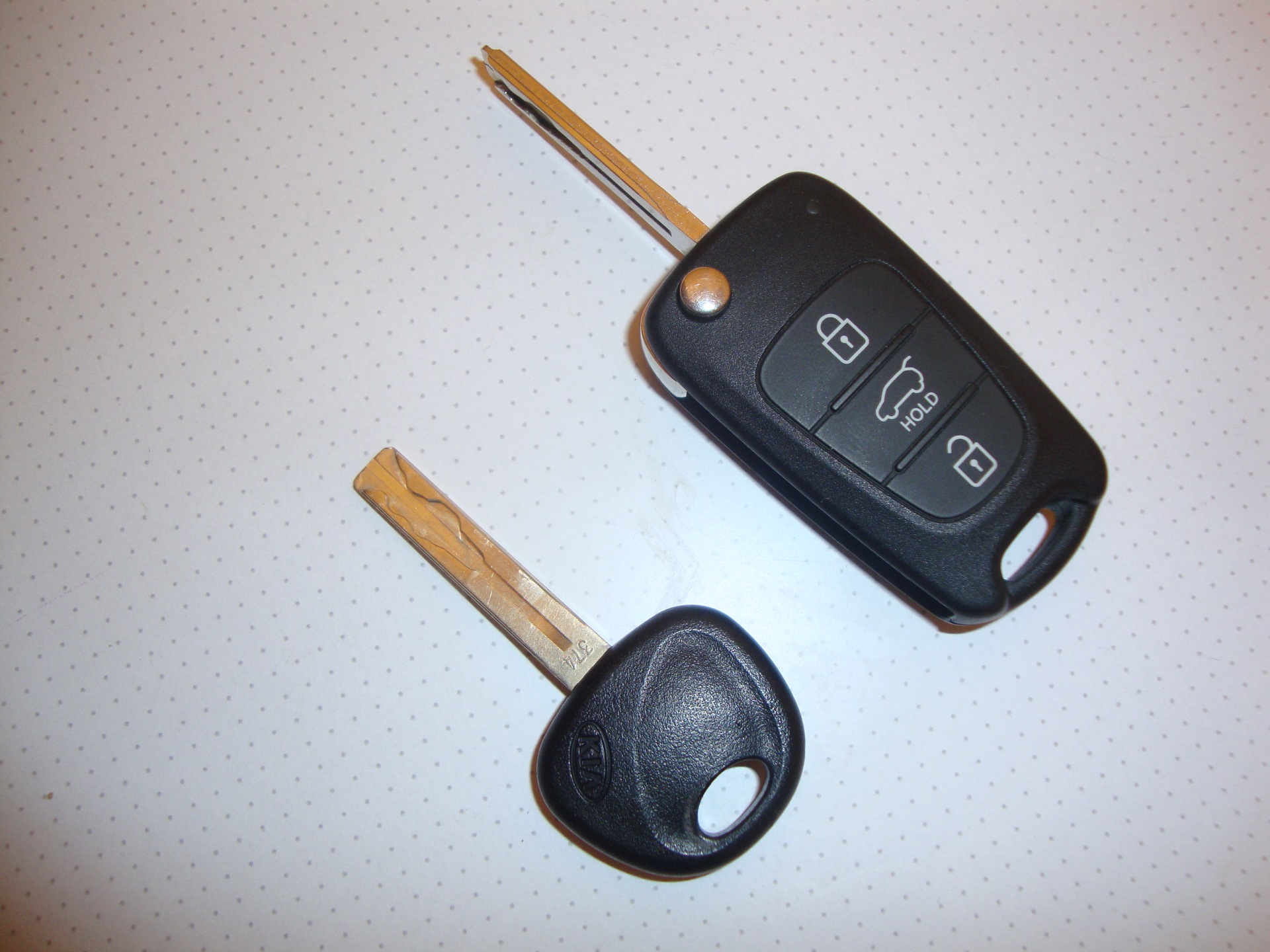 Rio ключ. Kia Rio 2 ключ 2011. Кия СИД 2010 ключ зажигания. Kia Ceed 2020 ключ замка. Комплект ключей на Киа СИД 2010.