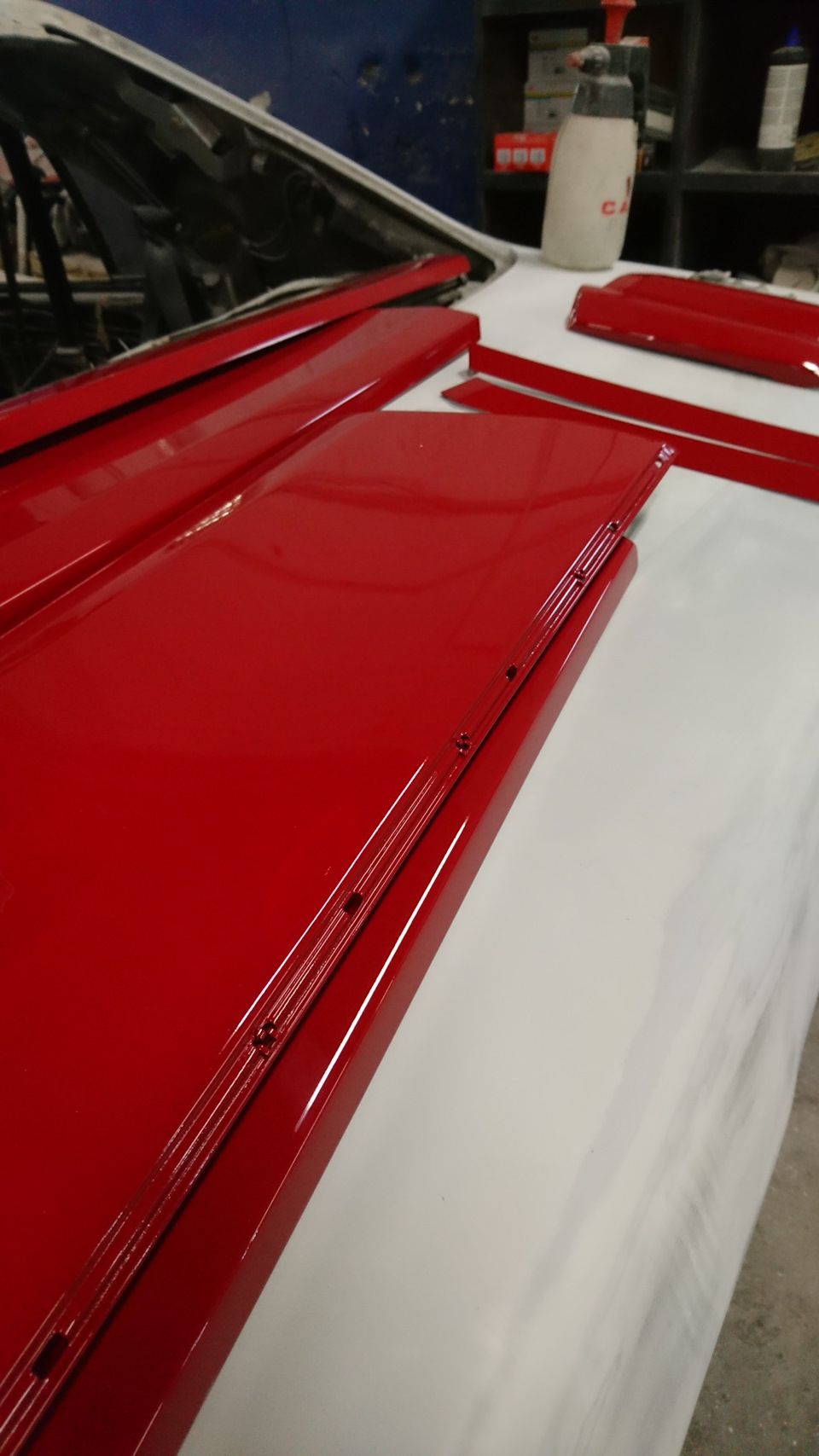 Свежекрашеные молдинги — Mercedes-Benz E-Class (W124)