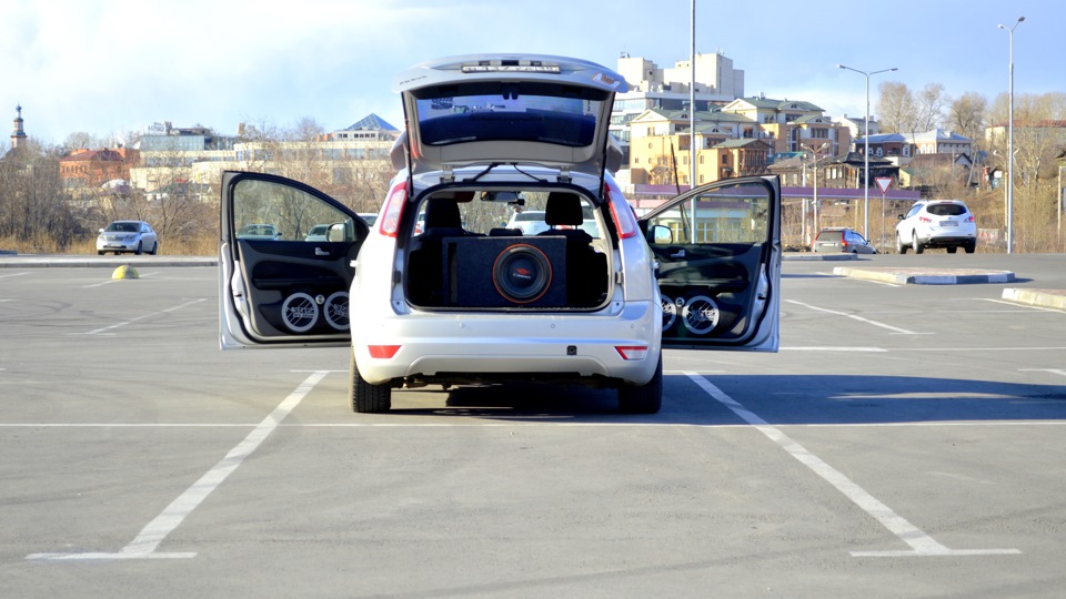 Ford Focus Hatchback ♪♪♪Cadence♪♪♪