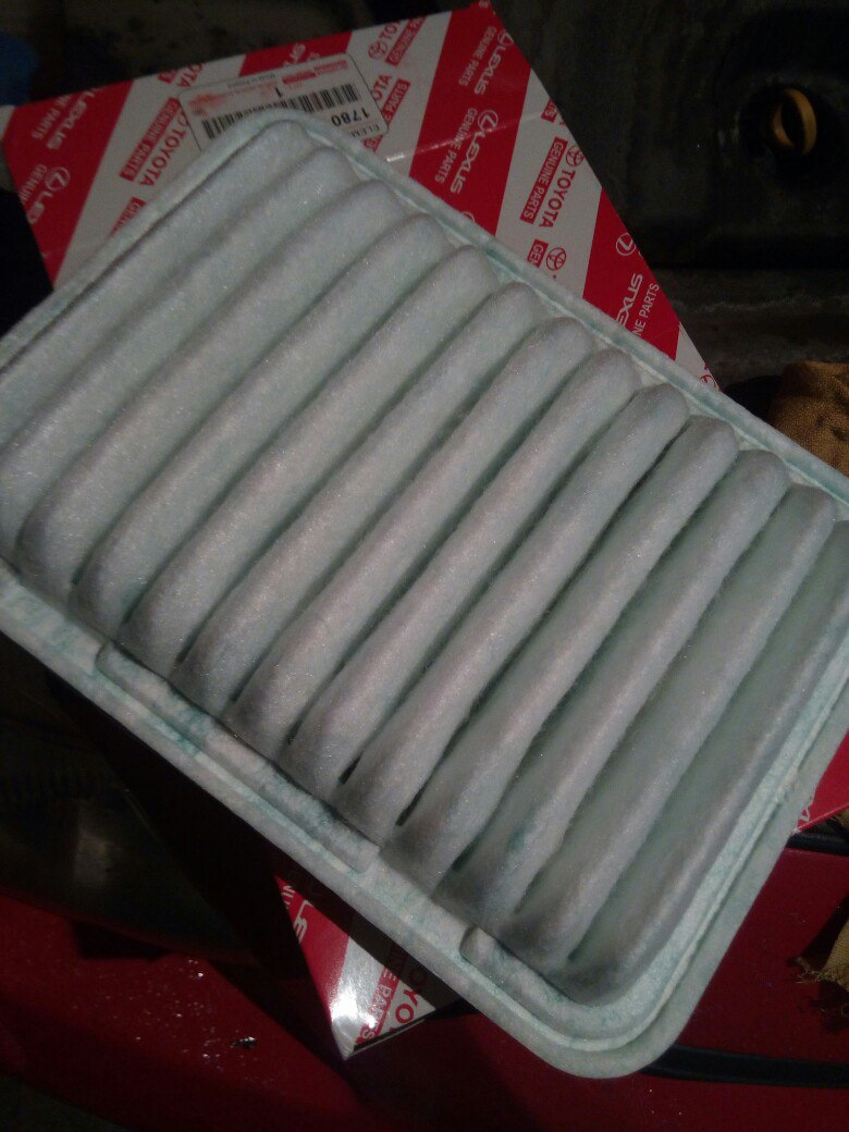 Смена воздушного фильтра — Toyota Corolla (140/150), 1,6 л, 2008 года ...