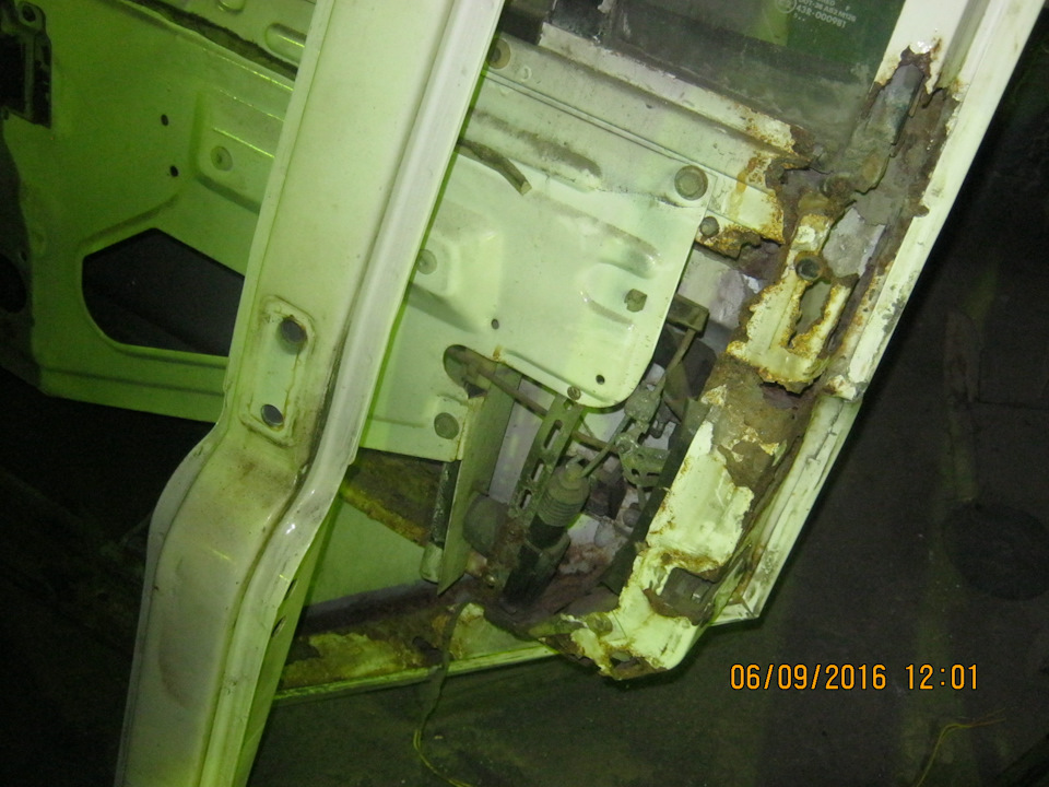 ремонт дверей и петель — Land Rover Defender, 2,5 л, 1996 года ...