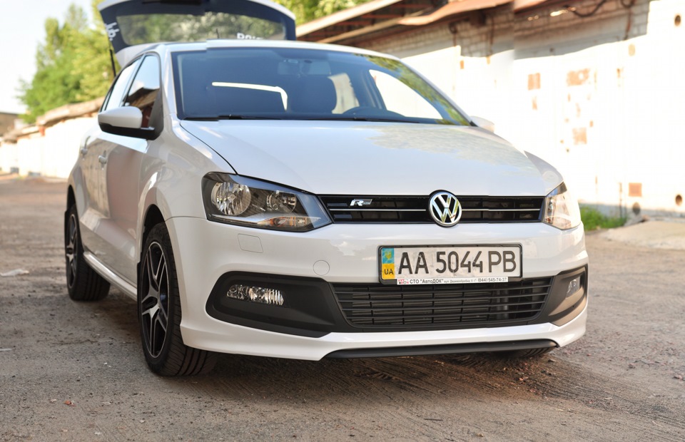 VW Polo sedan r line