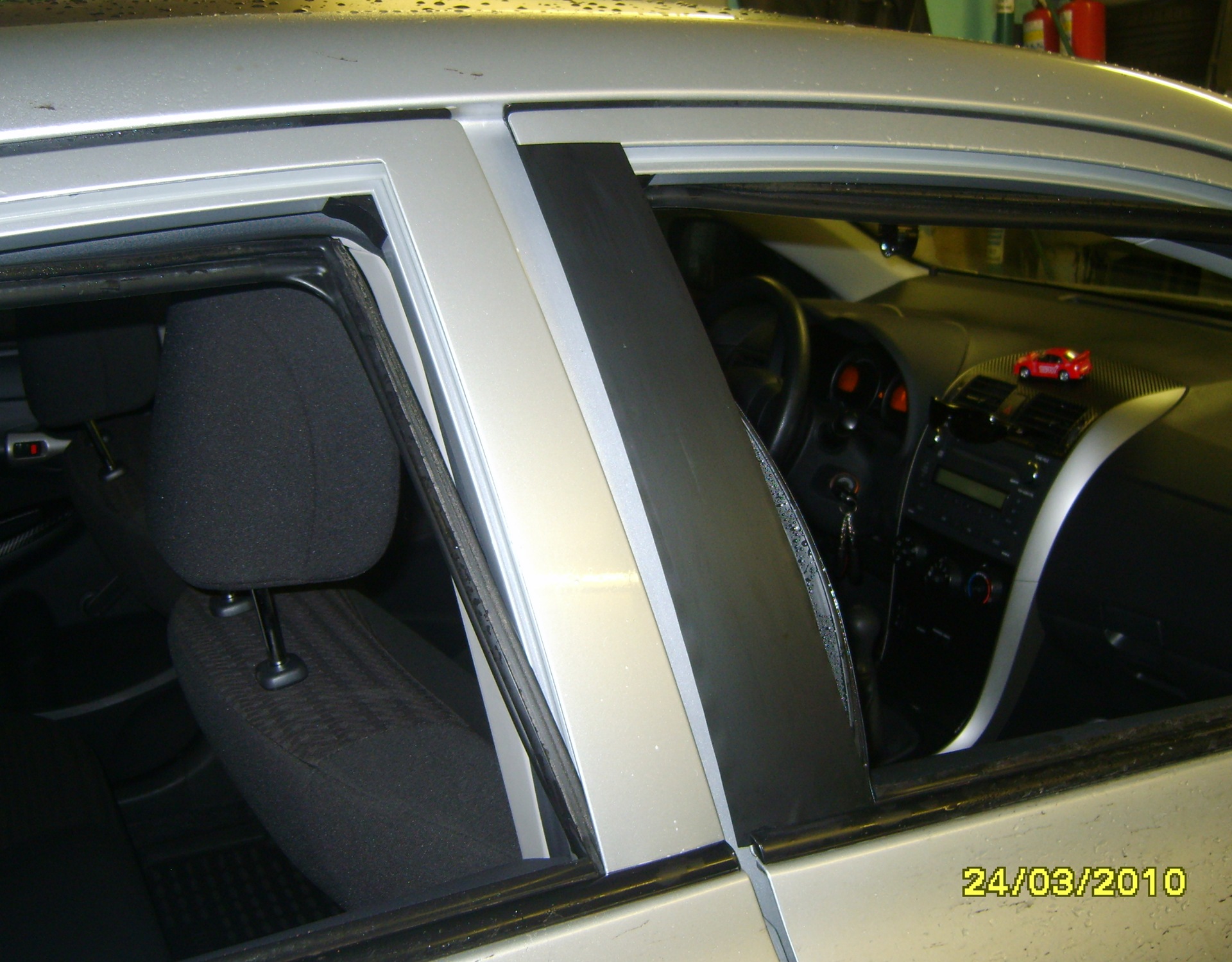The racks were added to the black roof - Toyota Corolla 14 liter 2008