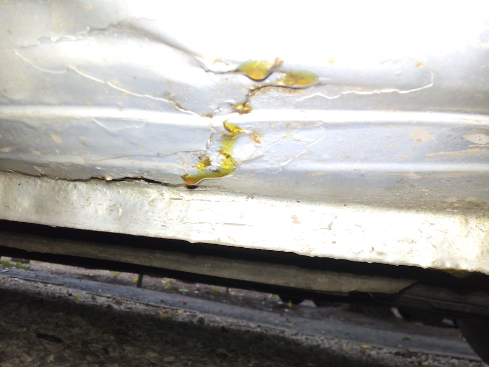 Масло в пороги. — Dodge Stratus (2G), 2,4 л., 2001 года | кузовной ...