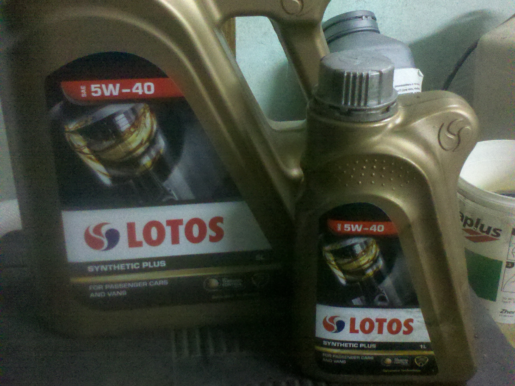 Масло переход. Lotos 5w40 Synthetic Plus. Отличие масла 5w30 от 5w40. Opel Monterey 3.2 1996 моторные масла литров. Какое масло заливать на Опель Монтерей 5vd1.