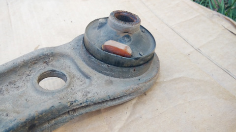 Сайлентблок переднего рычага задний чери тигго т11. Замена передних сайлентблоков чери тигго. Chery tiggo 4 pro задний сайлентблок переднего рычага. Чери тигго 5 замена задних сайлентблоков. Чери тигго как ставятся сайлентблоки задние.