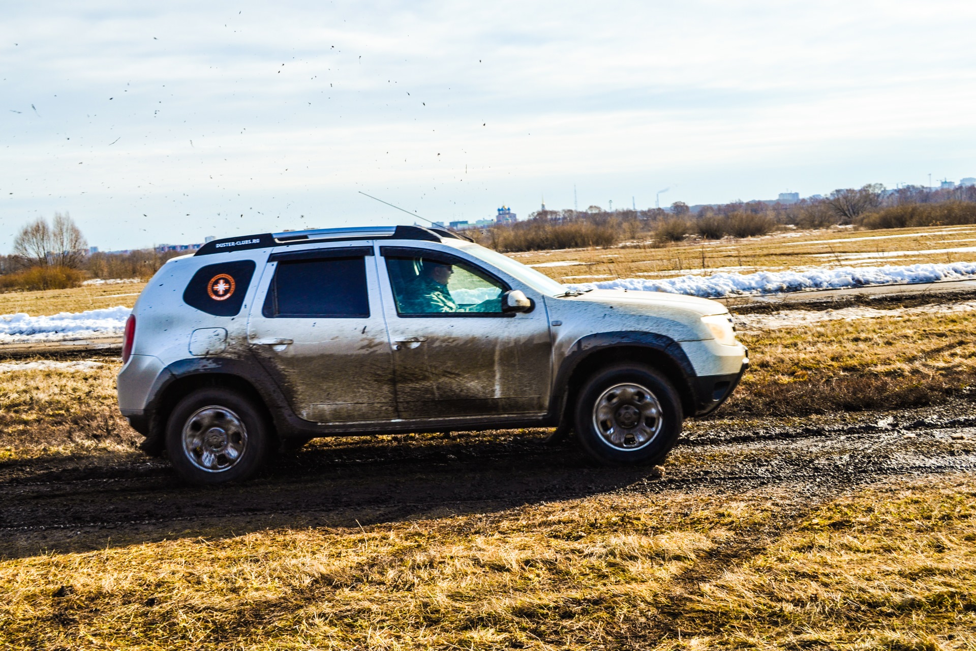 Рено дастер отзывы. Рено Дастер на трассе. Renault Duster реально новый. Дастер в реальном городе.