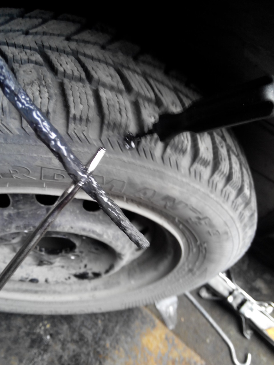 Ремонт зимней покрышки своими силами. Влага в багажнике. — Nissan Sunny ...