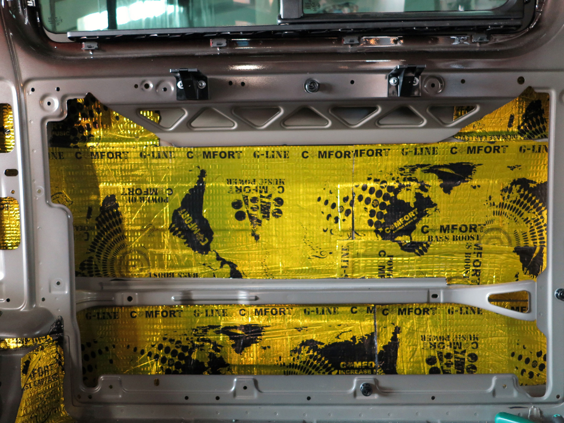 Шумоизоляция vw caravelle t6. Шумоизоляция vw t3. Шумоизоляция т5. Моторный щит транспортер т5 шумоизолированный. Шумоизоляция т5.