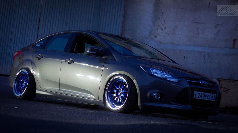 Ford Focus 2 RS stance