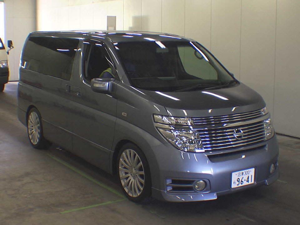 Nissan Elgrand 2003