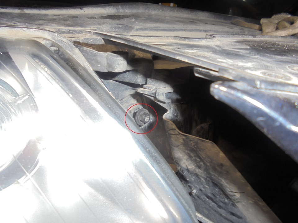 как поменять штатную ксеноновую лампочку на Volkswagen Passat не снимая ...