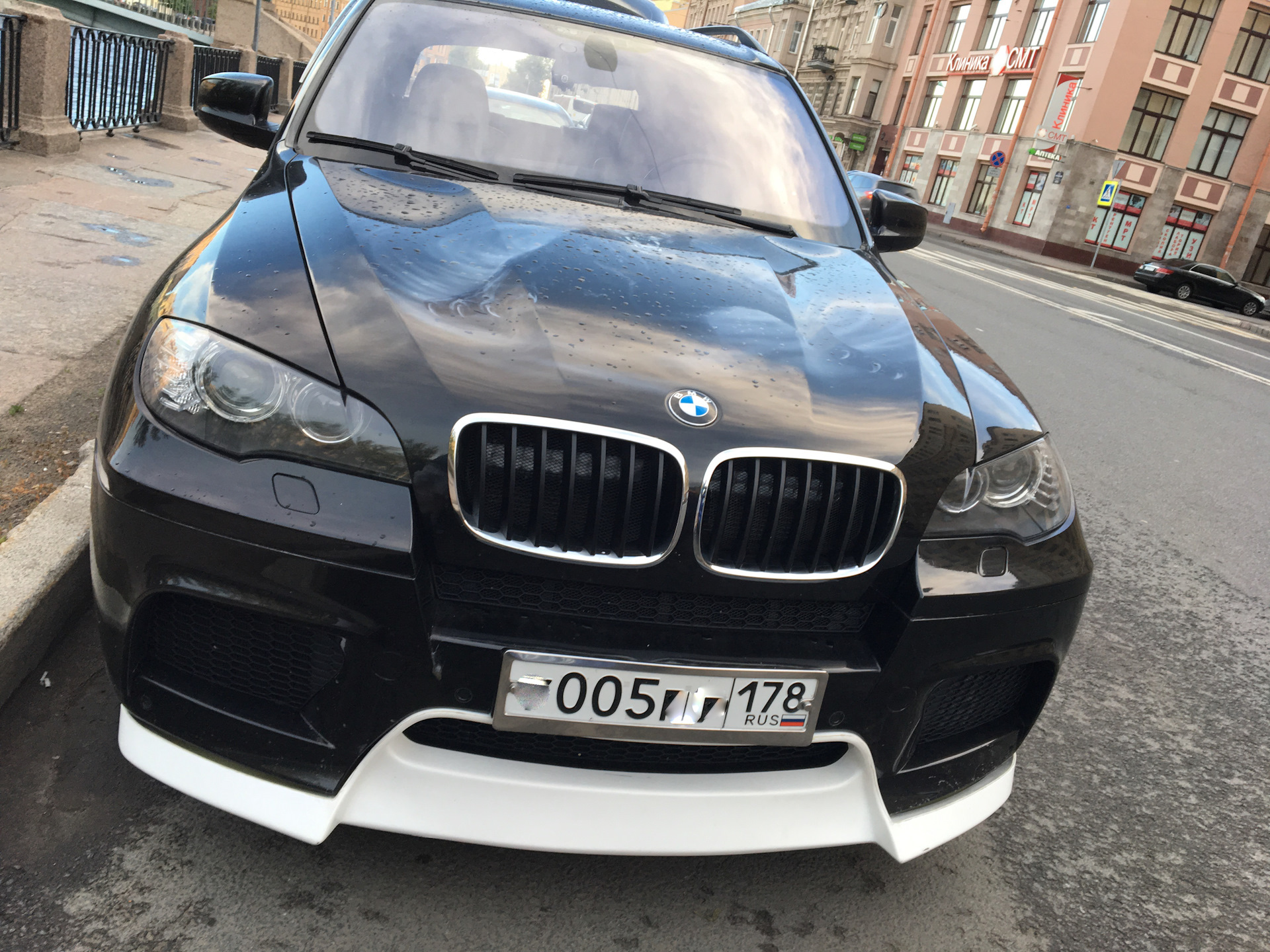 Бампер х5 е70 передний. Сплиттер BMW x5 e70. Сплиттер BMW x5 e70 Рестайлинг. BMW x5 e70 передний бампер. BMW x5 e70 верхний сплиттер.