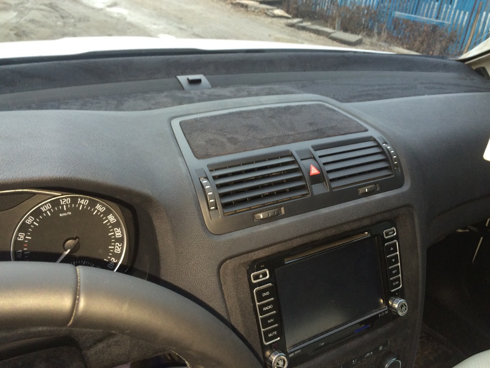 Перетянул потолок алькантарой — Skoda Octavia A5 Mk2, 1,8 л, 2012 года ...