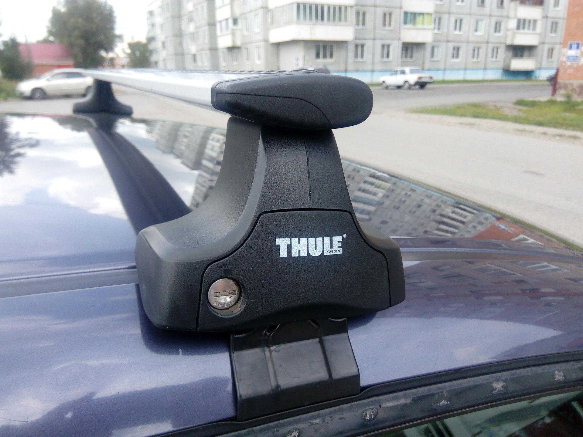 Универсальные багажники на крышу Thule Sweden