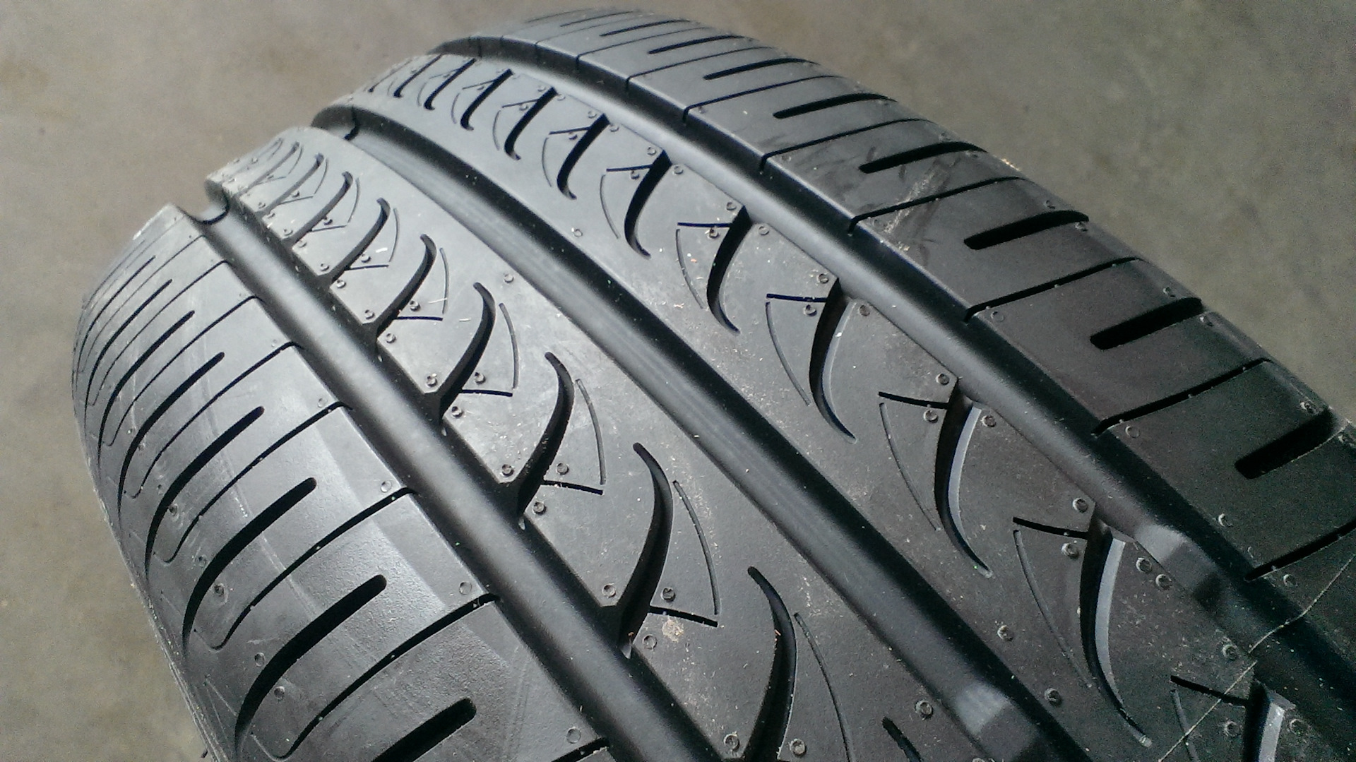 Шины 205 55r16 91h. BLUEARTH AE-01. Yokohama BLUEARTH ae01. Yokohama ae01 205/55 r16. Yokohama AE 205/55 r16.