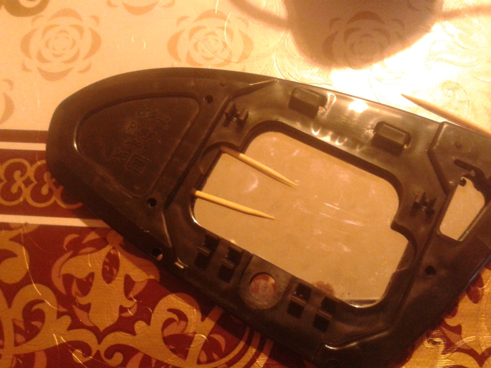 Разборка бокового зеркала для установки обогрева — Nissan Wingroad (Y11 ...