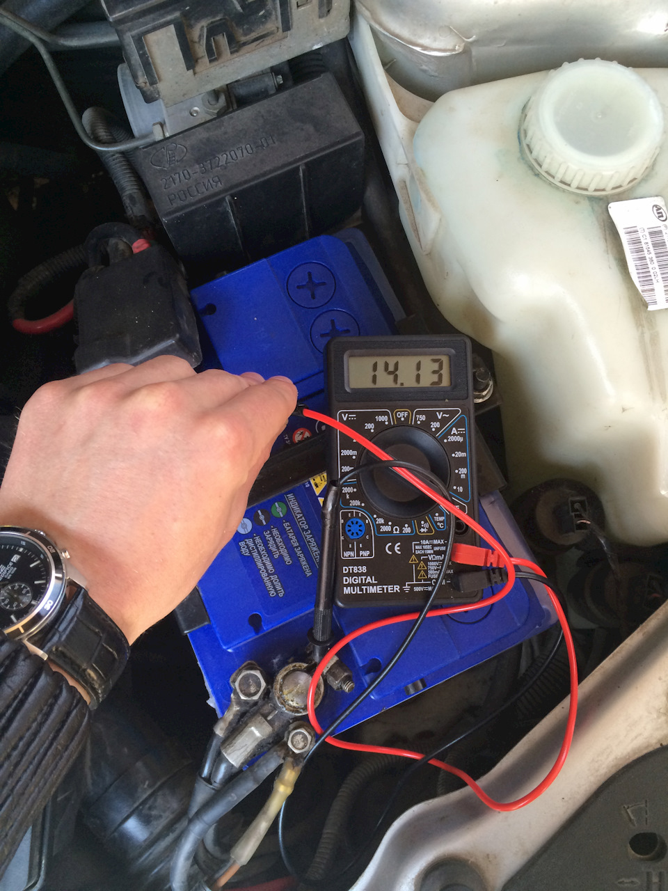 С нагрузкой АКБ. — Lada Приора хэтчбек. Запчасти на фото: 2170372207001, 1300002PD