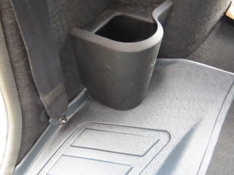 Устанавливаю подбутыльник на свое место. — Lada Ларгус