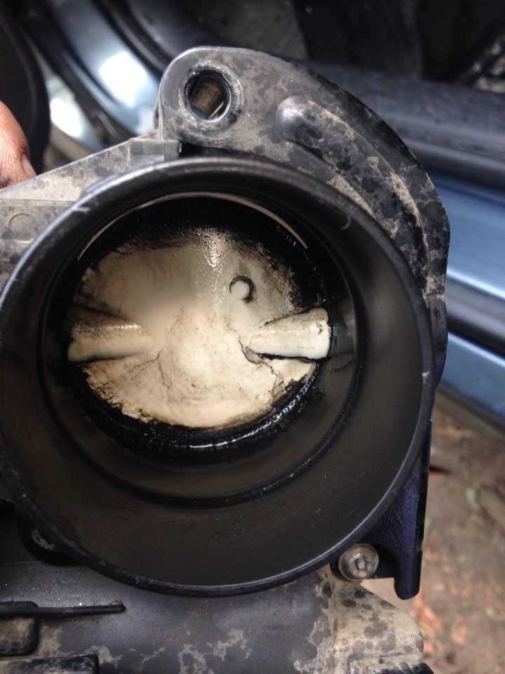 Замена масляного фильтра, его крышки и чистка дроссельной заслонки ...