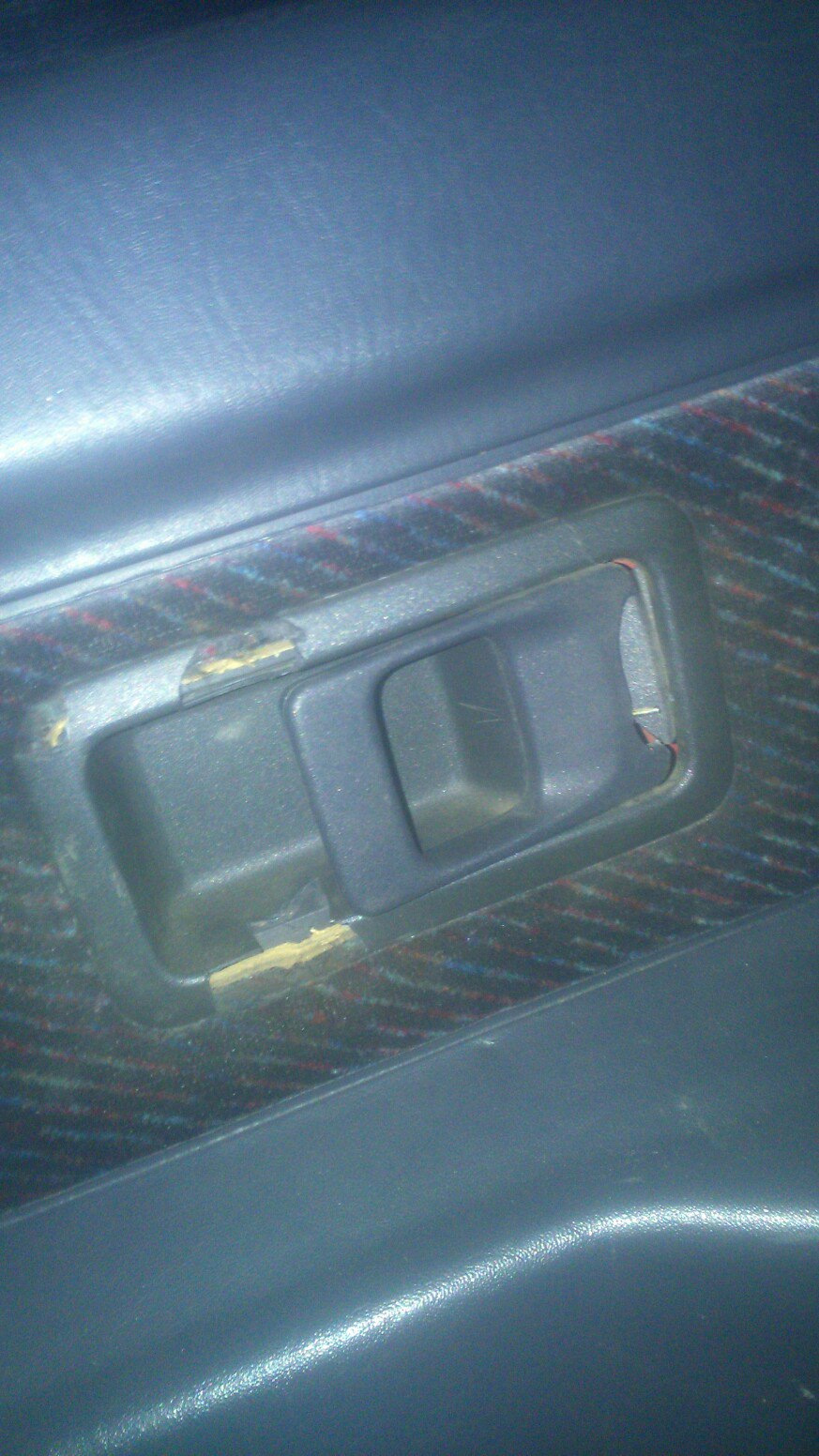 прошу помощи сломалась ручка открывания двери, может есть у кого ...