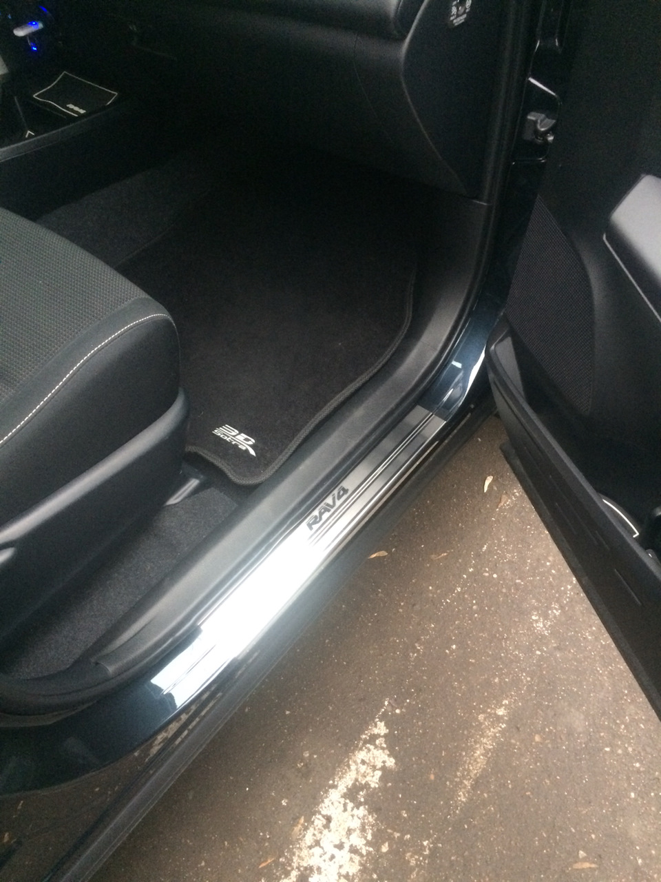 Фото в бортжурнале Toyota RAV4 (IV)