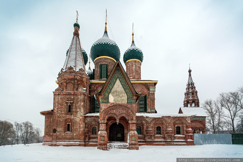 Ярославская 1 3. Храмовый комплекс в коровниках Ярославль. Церковь Иоанна Предтечи в коровниках. Храмовый комплекс в Коровницкой Слободе. Церковь Иоанна Златоуста в коровниках зимой.