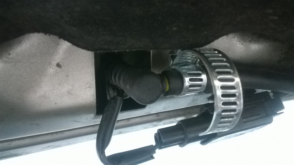 переходник на форсунку стеклоомывателя — Ford Focus I Hatchback, 2 л ...