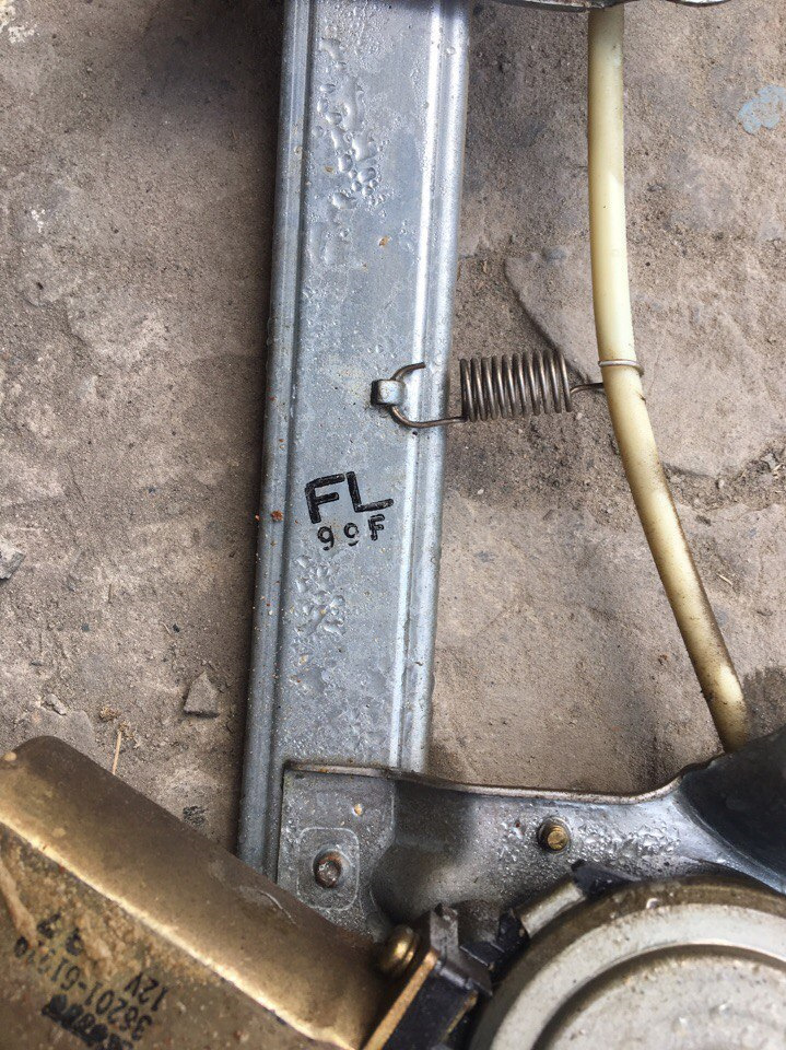 Так почему же все таки не опускается стекло до конца? — Mazda Capella ...