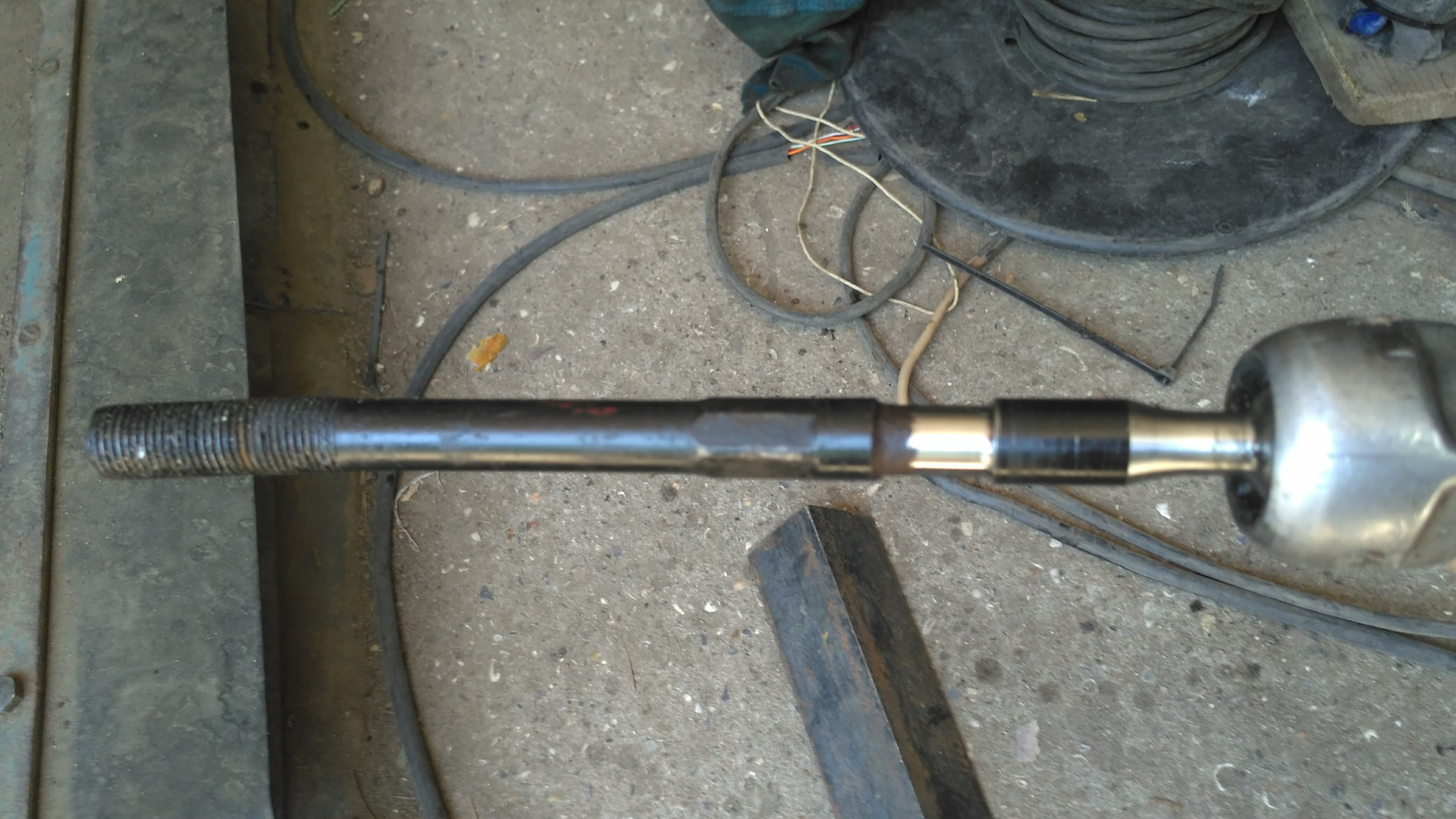 Подвеска haval dargo вмятины погнута рулевая. Гнет рулевые тяги. Рулевая тяга луаз. Тяга рулевая бл61б. Тяга луаз.