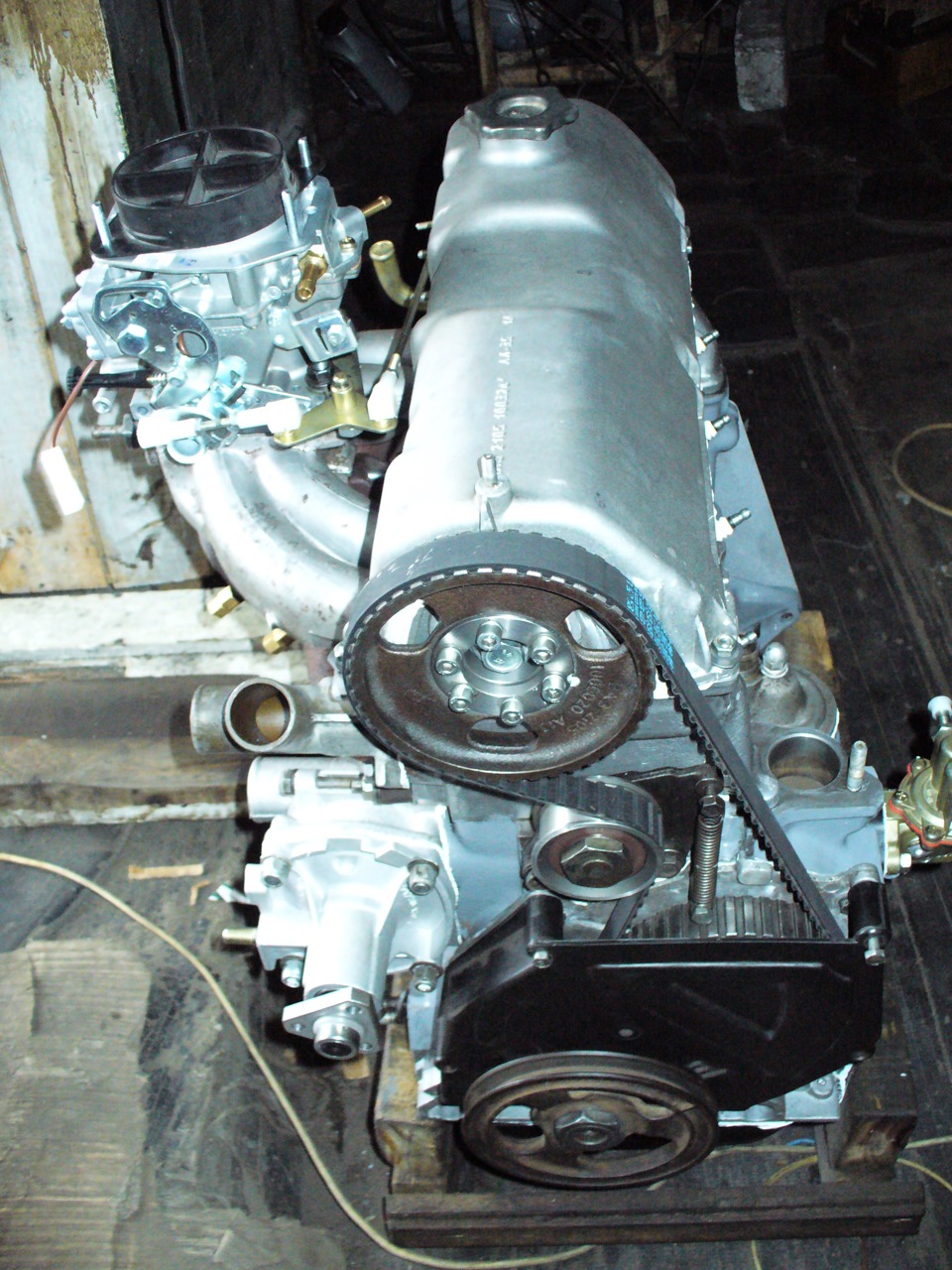 Ваз 2105 двигатель в масле. Мотор ВАЗ 2105 ременной 1.3.