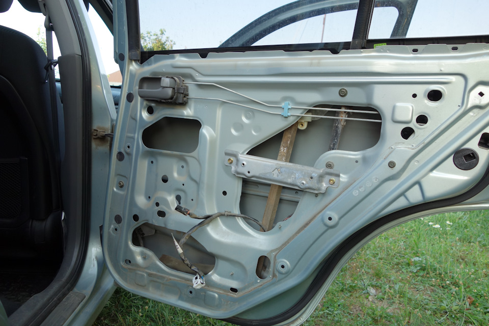 Задний стеклоподъемник забарахлил… — Nissan Almera Classic (B10), 1,6 л ...