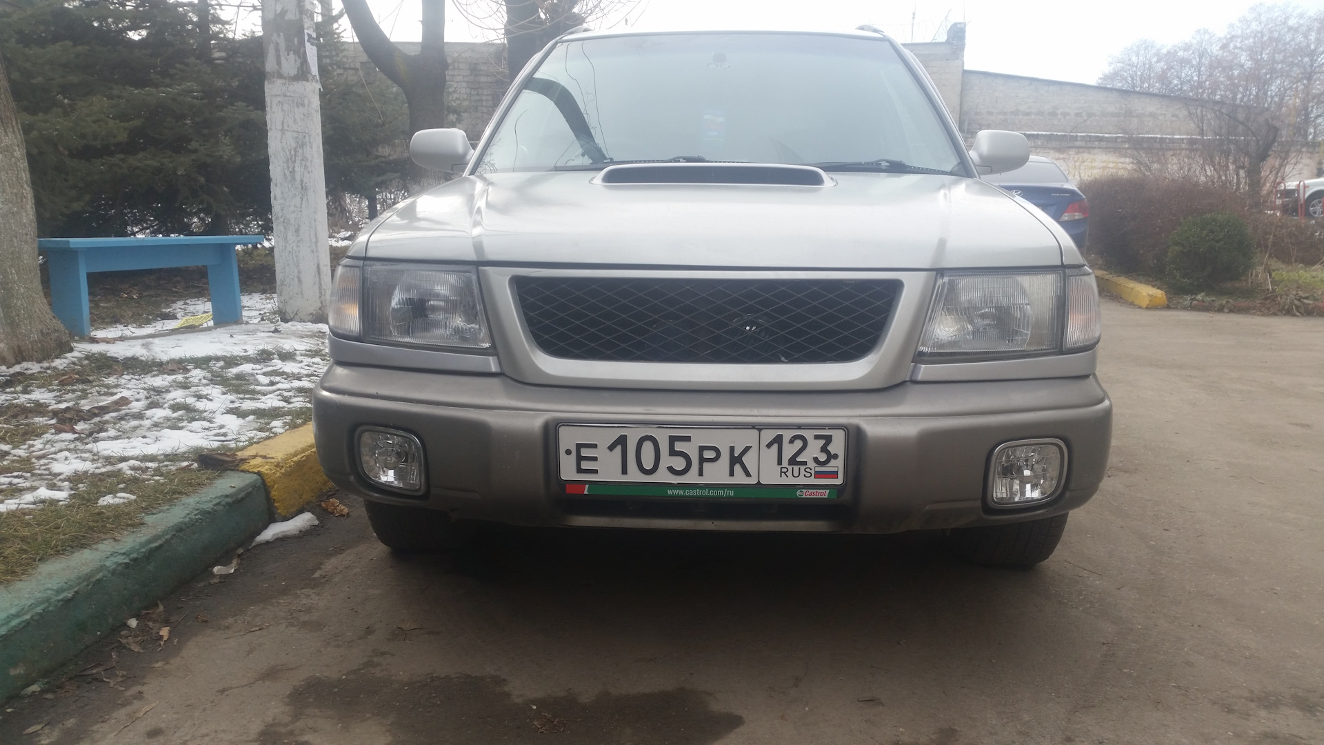 Противотуманные фары на субару форестер. Subaru Forester 2001 противотуманки. Туманки Субару Форестер 1998. Противотуманки на Субару Форестер sf5 2008 третье поколение. Противотуманка Subaru Forester SF.