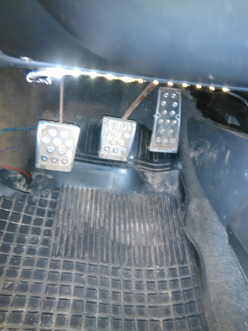 Дело было вечером, делать было нечего.(свет в ноги) — Daewoo Nexia (2G ...