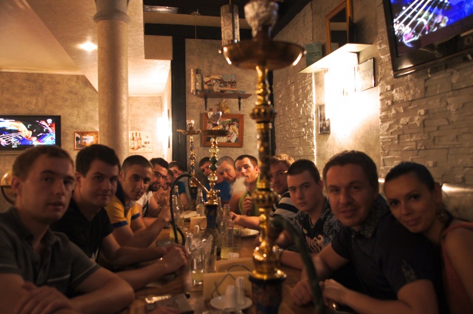 В ресторане — веселая компания! — Opel Astra H GTC